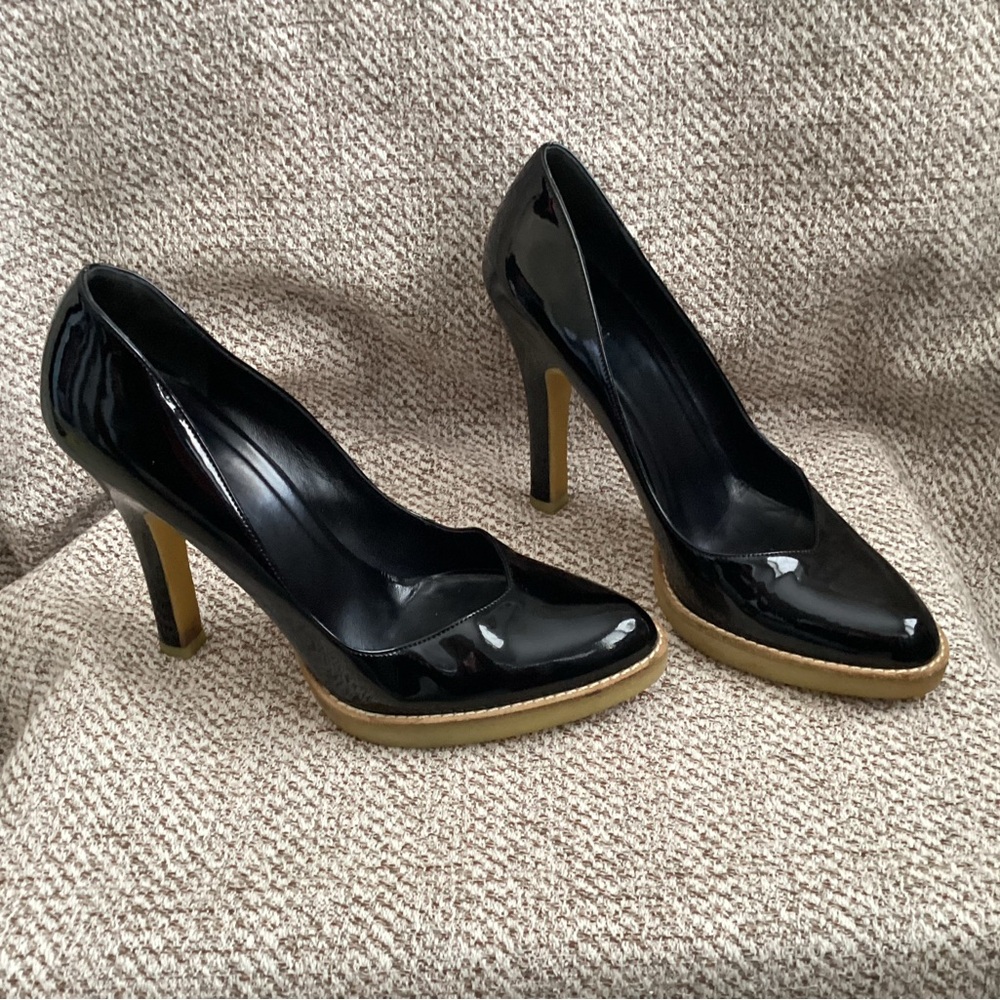 Authentic Gucci Gum Sole Platform Pumps, Size 37